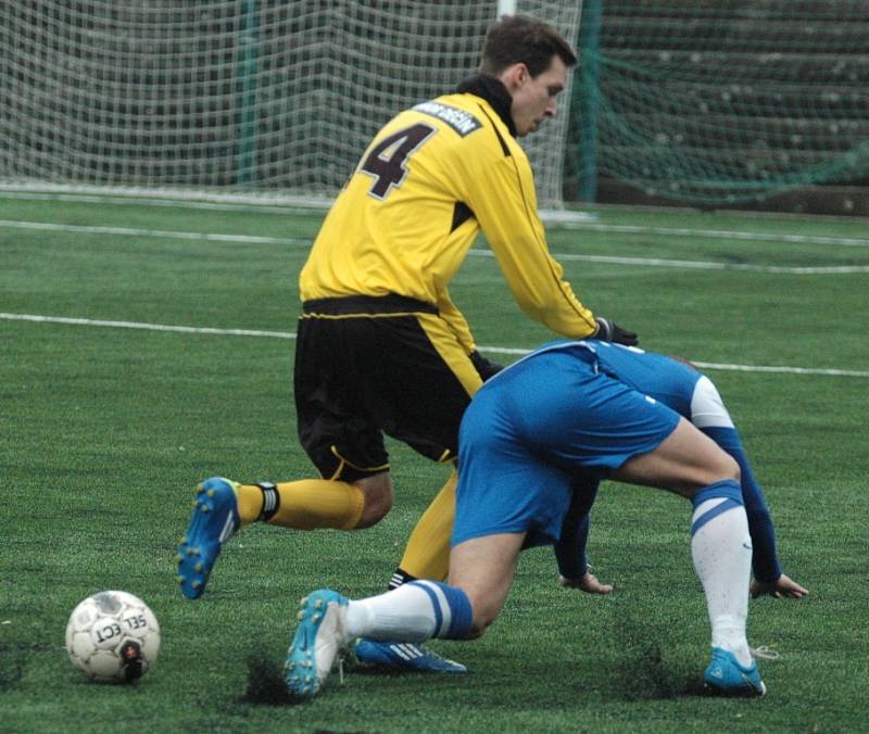 V PRVNÍ PŘÍPRAVĚ porazil FK Junior Děčín (ve žlutém) Českou Lípu 9:1.