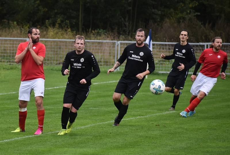 Česká Kamenice (černé dresy) doma udolala Unčín 4:3.