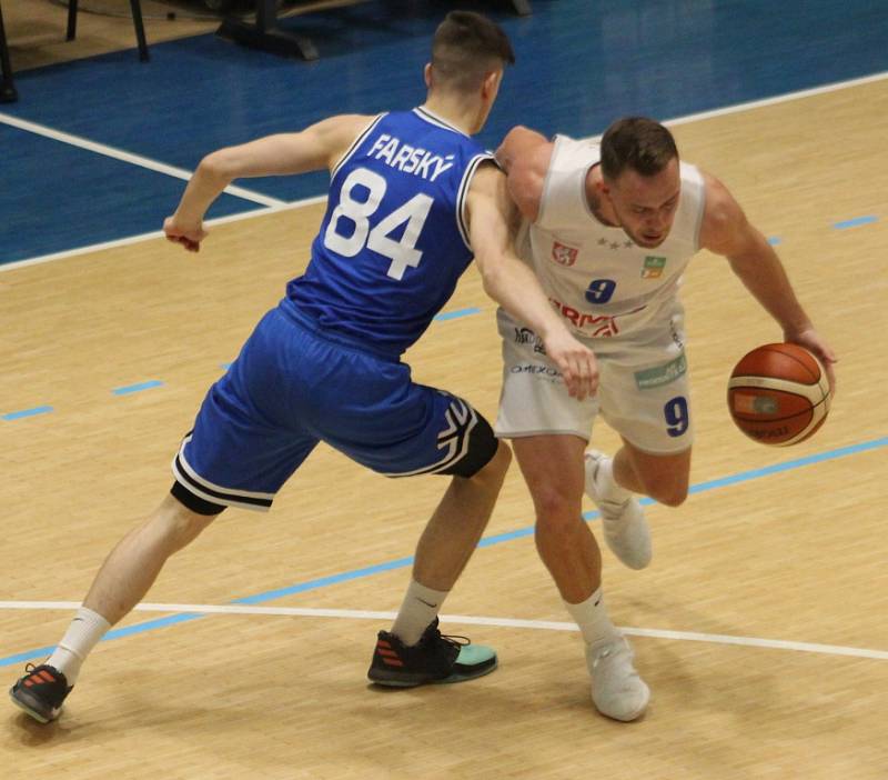 ODVETA. Basketbalisté Děčína ve druhém čtvrtfinále Alpe Adria Cupu proti USK Praha.