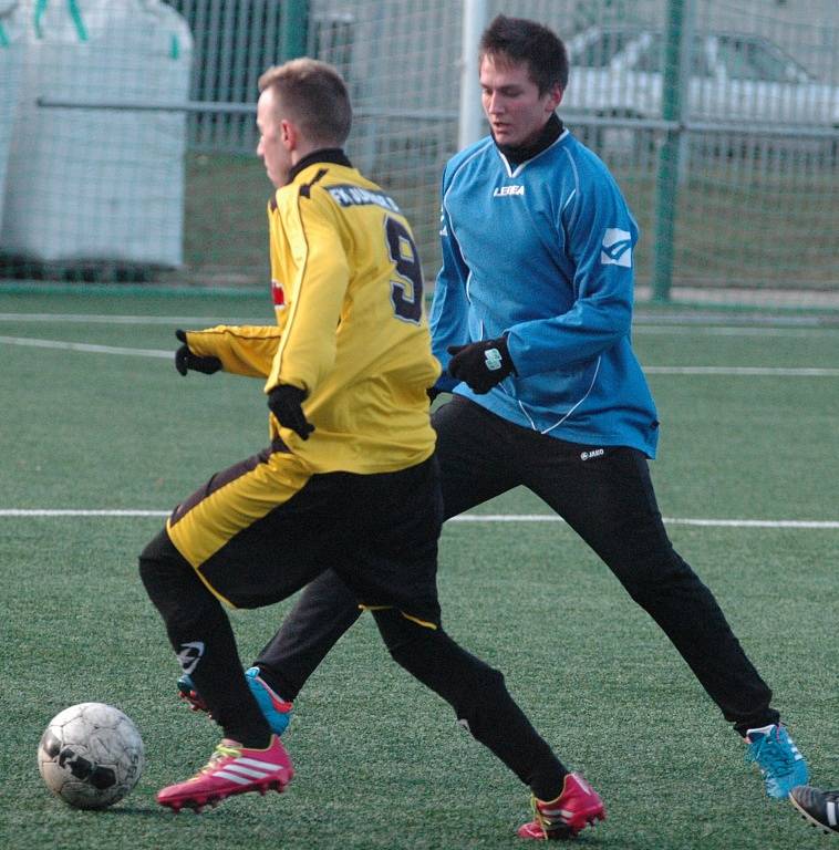 JEDENÁCT BRANEK padlo v utkání Junioru Děčín (ve žlutém) a Vilémovem.