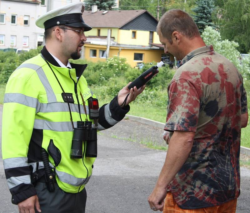 Policie kontolovala kamiony, sledovala jak jsou těžké.