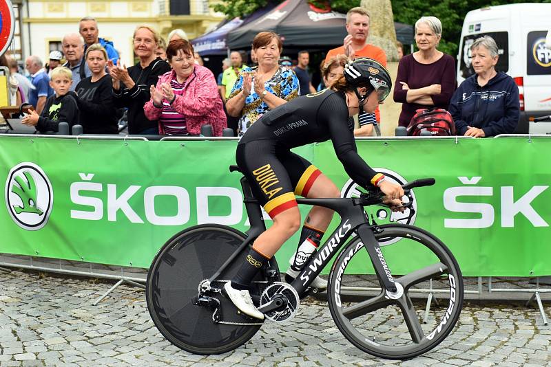 Letošní Tour de Feminin má za sebou první etapu. Čtvrteční časovku vyhrála Vittoria Bussi z Itálie.