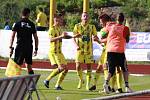 Důležitá výhra! Fotbalisté Varnsdorfu (ve žlutém) doma porazily poslední Vítkovice 3:1.