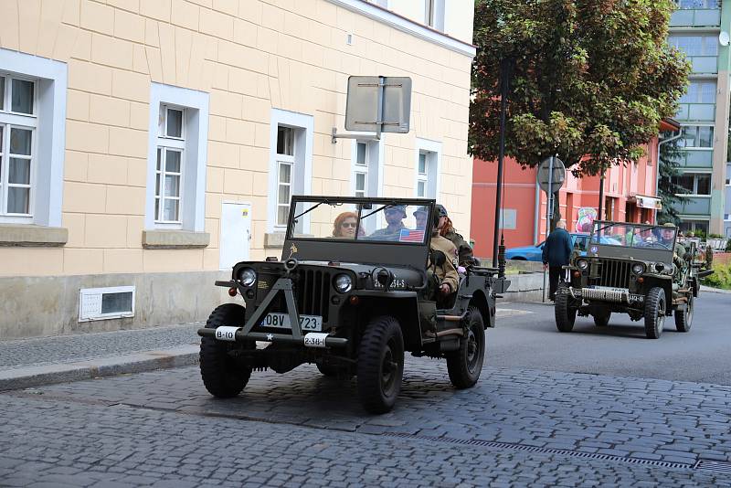 Vojenské veterány na náměstí v Rumburku.