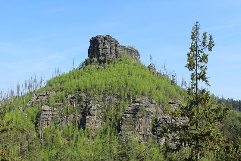 Vášniví turisté zahájili sezonu v národním parku několikakilometrovým výletem.