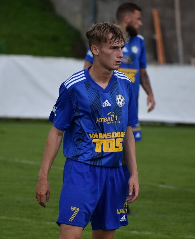 Fotbalisté Varnsdorfu (modré dresy) podlehli pražské Dukle 2:4.