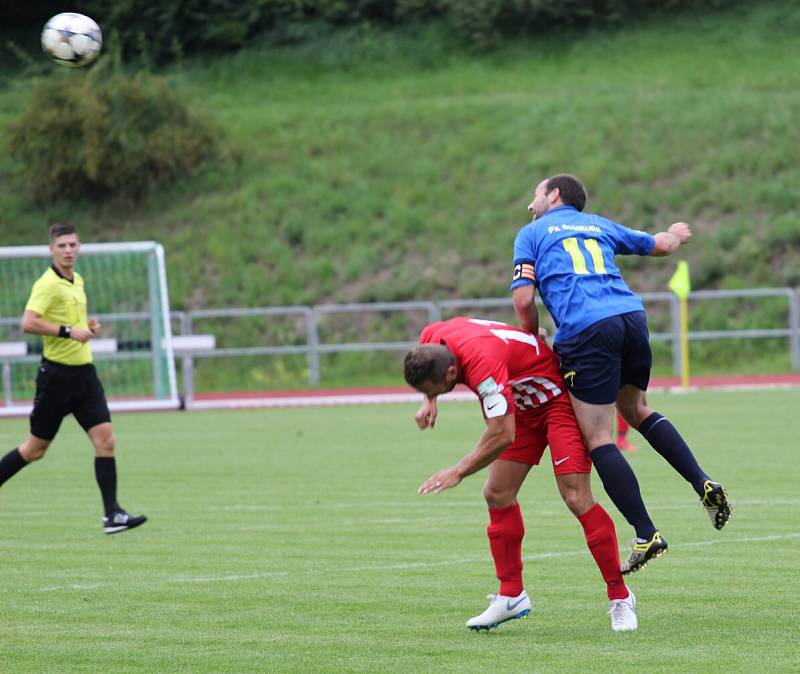 PORÁŽKA. Rumburk (v modrém) doma podlehl Ledvicím 2:4.