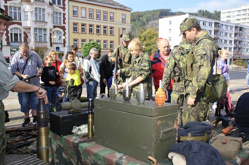 Příslušníci aktivních záloh oslavili v Děčíně desáté výročí vzniku své jednotky.