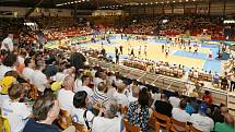 První finálové utkání basketbalové ligy se hrálo na děčínském zimním stadionu. Válečníci se utkali s Nymburkem.