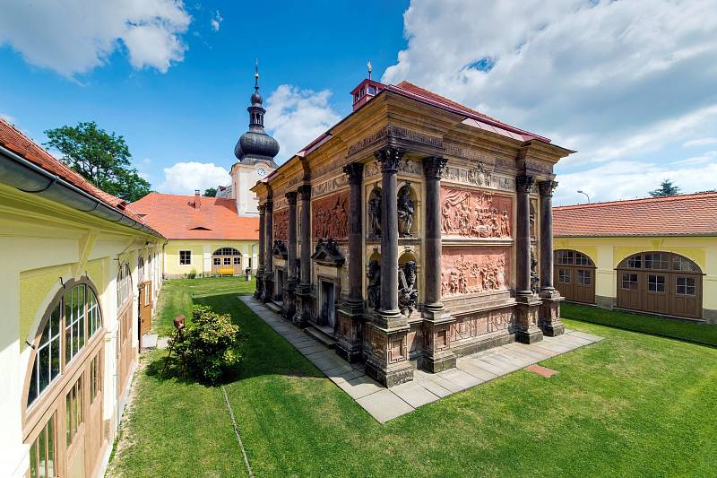 Loretánská kaple s ambitem v Rumburku byla postavena v 18. století. Návštěvníkům je přístupná celoročně.