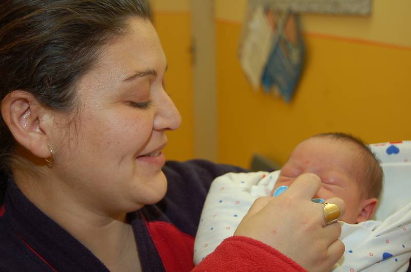 Beátě Turtákové z České Kamenice se 9. prosince v děčínské porodnici narodil syn Tibor. Měřil 49 cm a vážil 3,15 kg.