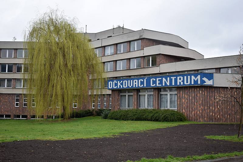 V Děčíně otevřeli nové vakcinační centrum v budově ČVUT.