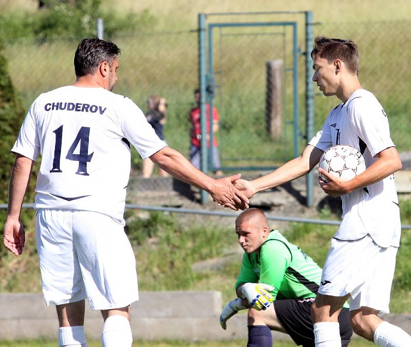 VELKÝ ŠENOV SE loučil se soutěží porážkou 6:10 v Chuderově.