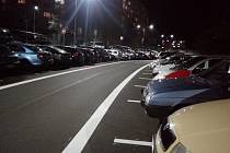 Zaparkovat ve večerních hodinách je v Březinách téměř nemožné.