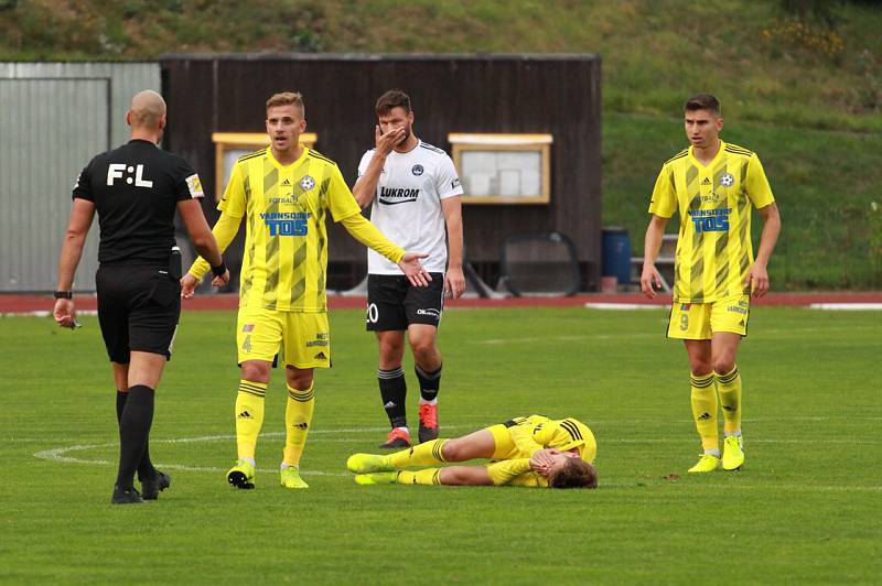 VELKÁ ŠKODA. Fotbalisté Varnsdorfu (ve žlutém) po dobrém výkonu prohráli se Zlínem 1:2.