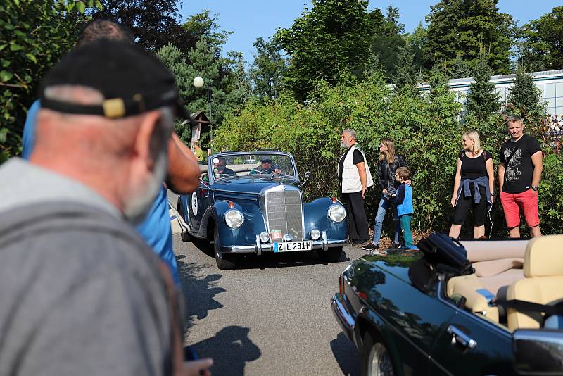 Krásnou Lípou projel závod automobilových veteránů Sachsen Classic