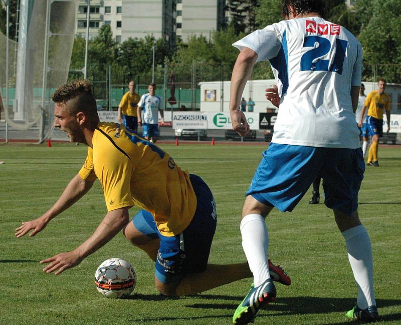 FNL, 30. KOLO. FK Ústí nad Labem (bílé dresy) vs. FK Varnsdorf.