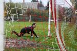 ČECHIE SE ZVEDÁ. Horní Podluží (ve žlutém) doma přejelo 5:1 Svádov.