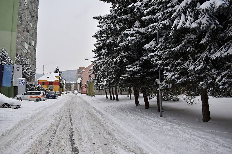 Děčín zasypal v noci na pondělí 8. února sníh.