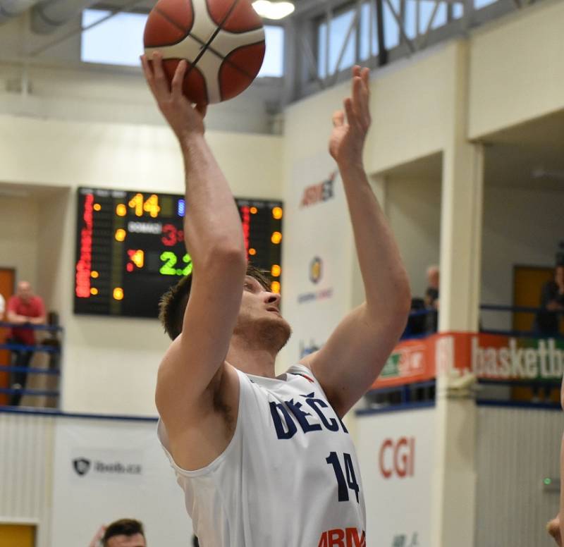 Děčínští basketbalisté doma porazili Pardubice.