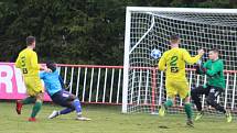 DOBRÝ START. Fotbalisté Modré (modré dresy) doma udolali Žatec 3:2.