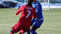 PŘÍPRAVA. Varnsdorf (v modrém) doma prohrál 1:2 proti Ústí nad Labem.