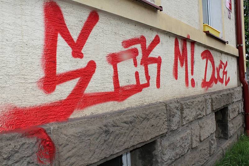 Graffiti v Březové ulici.