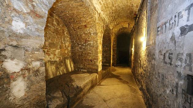 Nepřístupné podzemí děčínského zámku se znovu otevře.