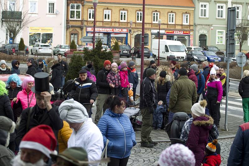 Krásnou Lípou prošel masopustní průvod.