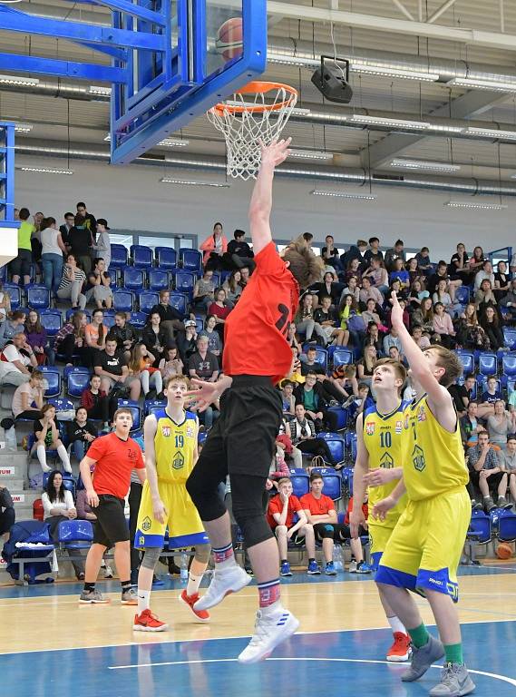 FINÁLOVÉ BOJE. Sportovní liga základních škol má za sebou finále v basketbalu.