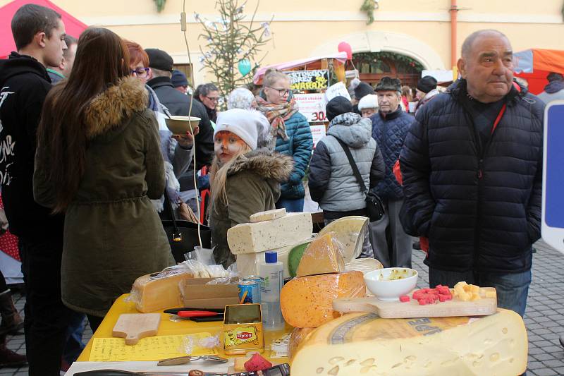 Na trhy mohli lidé vyrazit i o druhém adventním víkendu.