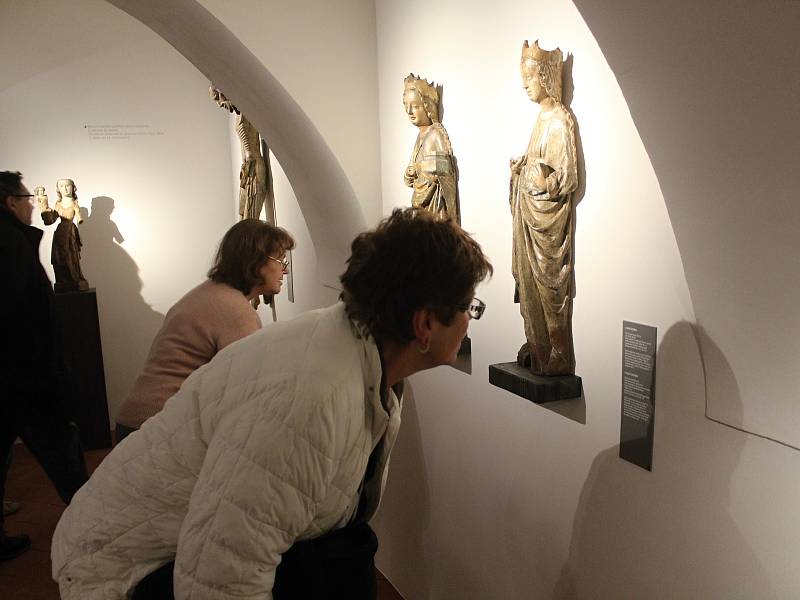 Vernisáž výstavy gotického umění v děčínském muzeu.