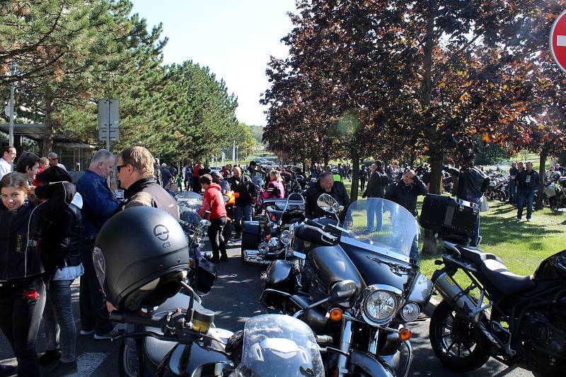 V sobotu se nejen na Mostecku uskutečnila spanilá jízda motorkářů UniRiders, která finančně pomohla třem těžce nemocným dětem.