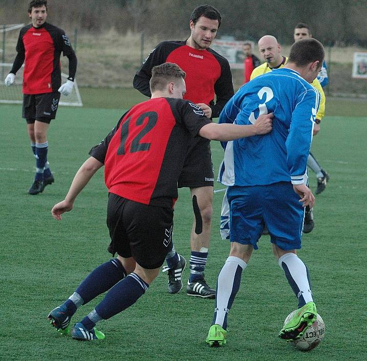 ČESKÁ KAMENICE (modré dresy) neoslnila a Srbicím podlehla 0:6.