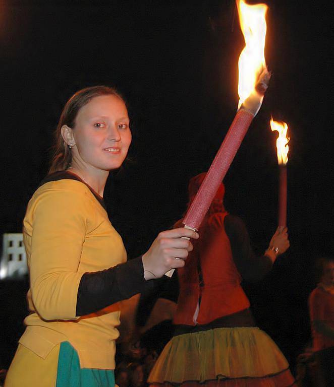 Děčín rozsvítil ohňostroj, lidé lampiony