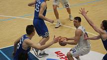 VYHOŘELI. Děčínští basketbalisté doma nestačili na USK Praha.