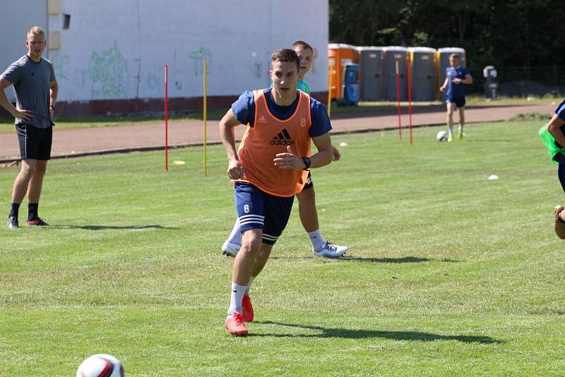 PRVNÍ TRÉNINK v rámci letní přípravy mají za sebou fotbalisté Varnsdorfu.