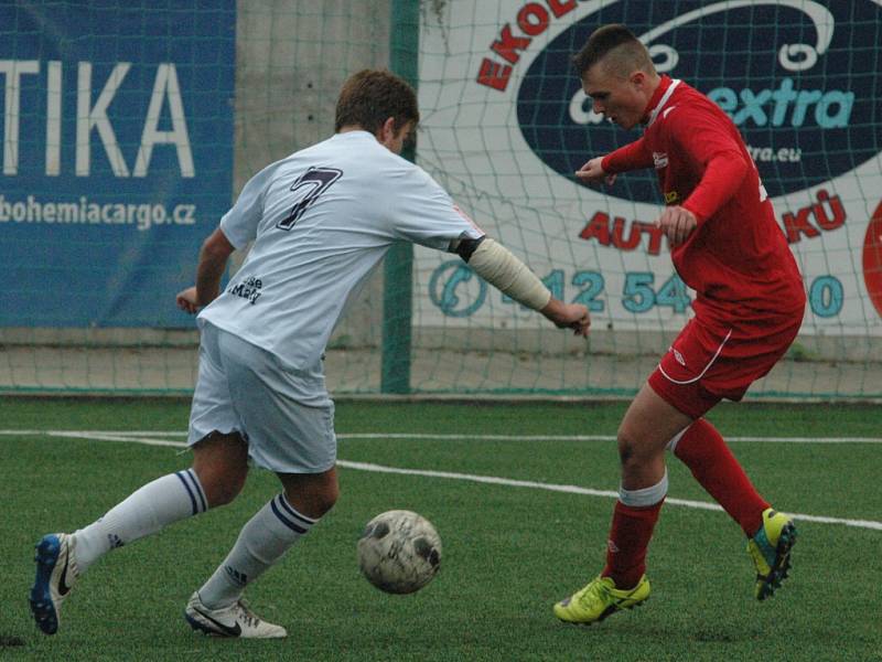 JUNIOR SE VÝSLEDKOVĚ ZVEDÁ. Děčín (v červeném) doma porazil Proboštov 4:1.