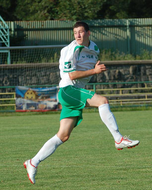 FK JUNIOR DĚČÍN (v bílém) porazil 5:0 divizní SK ST Vilémov.