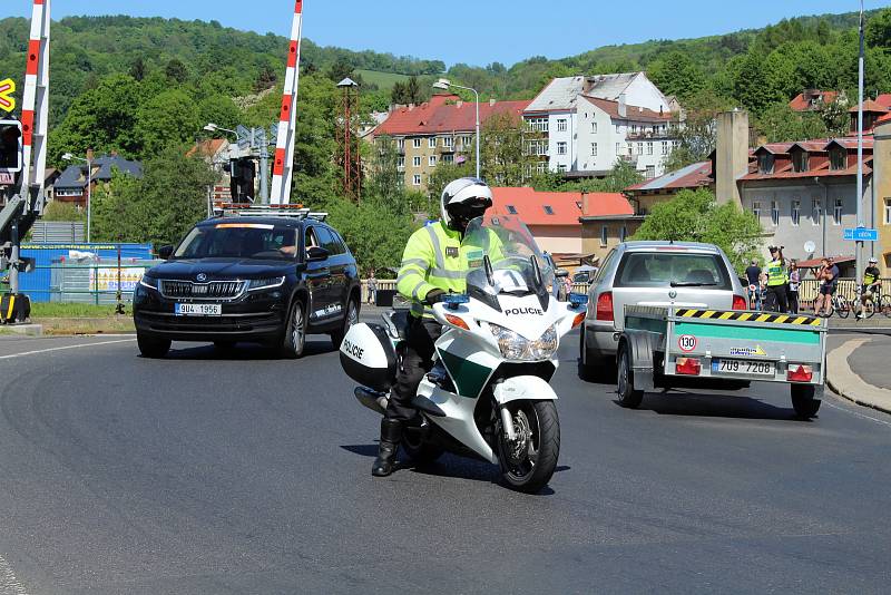 Start závěrečné etapy Závodu míru juniorů v Benešově nad Ploučnicí.