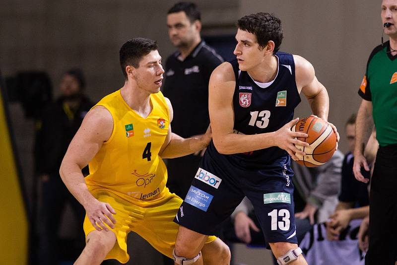 BASKETBALISTÉ DĚČÍNA prohráli v Opavě 81:91.