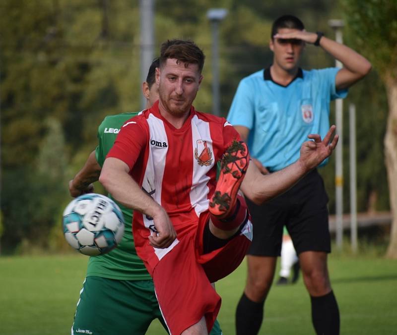 Dobkovice (červené dresy) doma jasně přejely Heřmanov, když ho porazily 8:1.