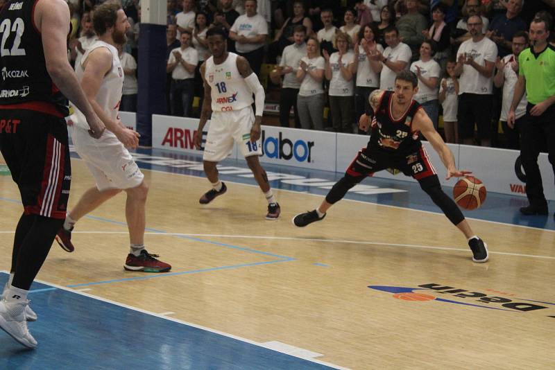 Sport basketbal 3. semifinále Děčín - Svitavy