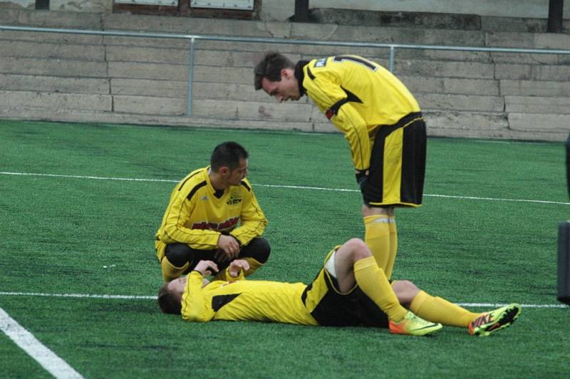 V PRVNÍ PŘÍPRAVĚ porazil FK Junior Děčín (ve žlutém) Českou Lípu 9:1.