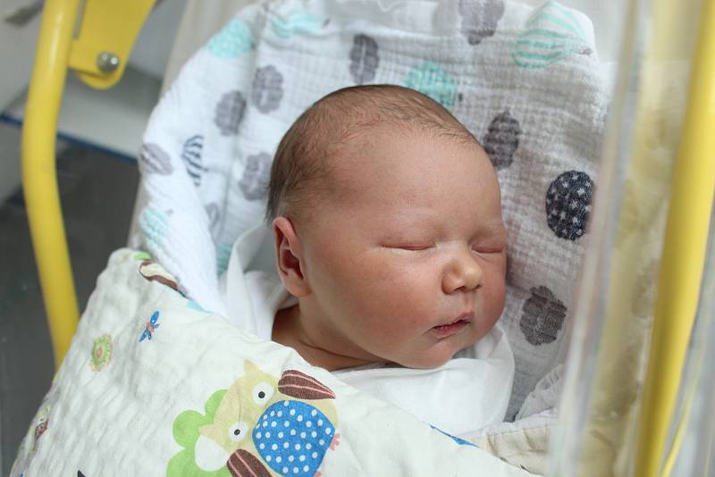 Rodičům Nikole a Martinovi Benešovým z Rumburku se v neděli 18. září ve 4:08 hodin narodila dcera Ema Benešová. Měřila 50 cm a vážila 3,69 kg.