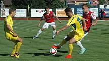 DOBRÁ PRÁCE. Varnsdorf (ve žlutém) doma porazil Pardubice 3:0.