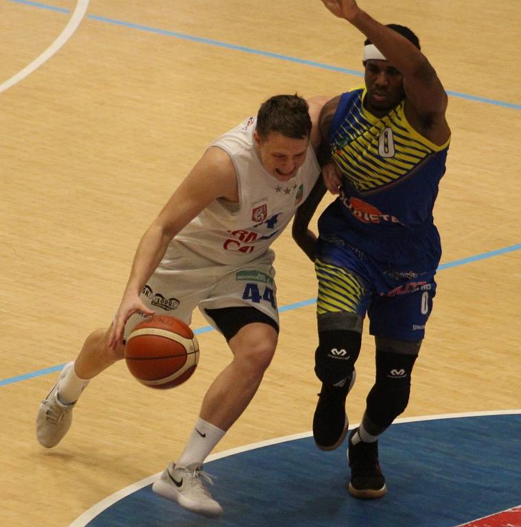 PRVNÍ POHÁROVÉ DERBY. Basketbalisté Děčína doma hráli proti Ústí nad Labem.