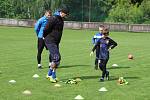 NÁVŠTĚVA. Tři fotbalisté FK Teplice navštívili trénink FAPV Děčín.