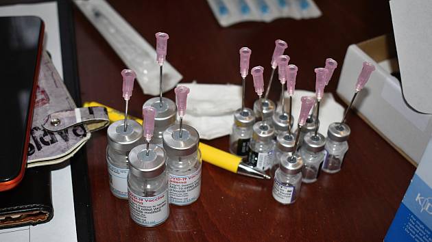 Mobilní očkovací tým oočkoval v Krásné Lípě téměř 400 lidí.