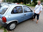 Organizátor pochodu Lukáš Kohout tvrdí, že mu někdo počmáral auto.